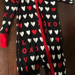 Little Sleepies Love Heart One Piece footie pajama - Black & Red hearts sz 18-24
